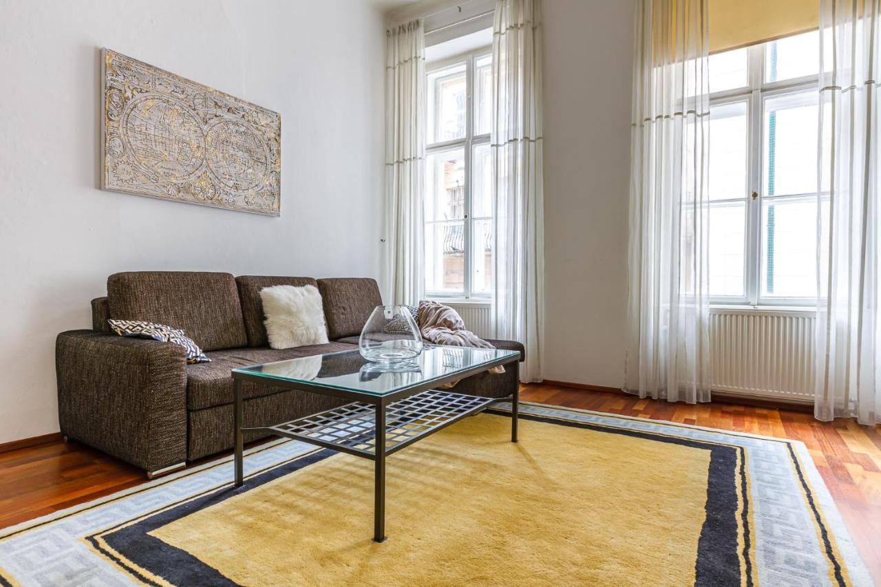 Newly Renovated Apartment In The Old Town Bratislava Bagian luar foto