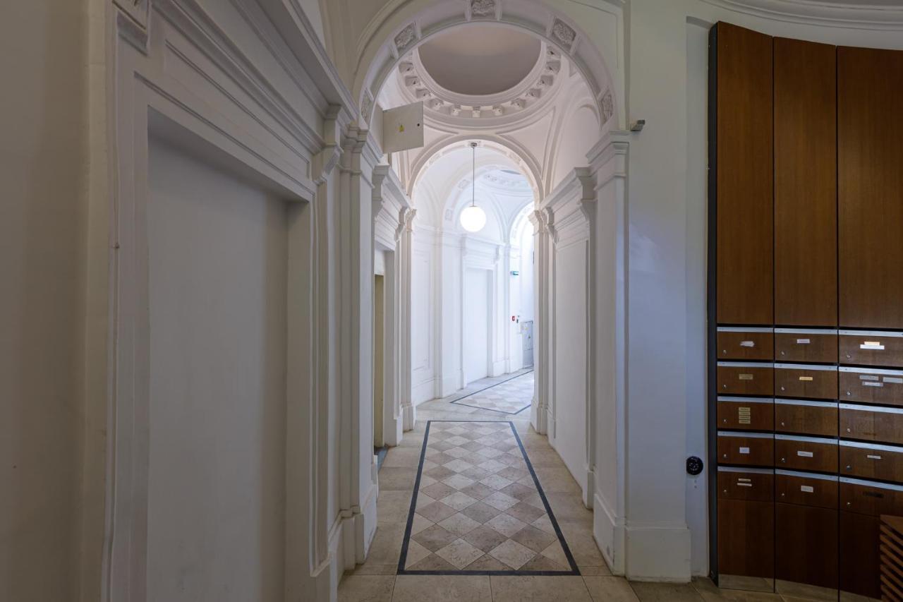 Newly Renovated Apartment In The Old Town Bratislava Bagian luar foto
