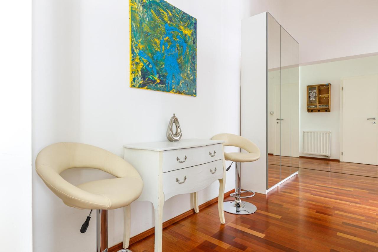 Newly Renovated Apartment In The Old Town Bratislava Bagian luar foto