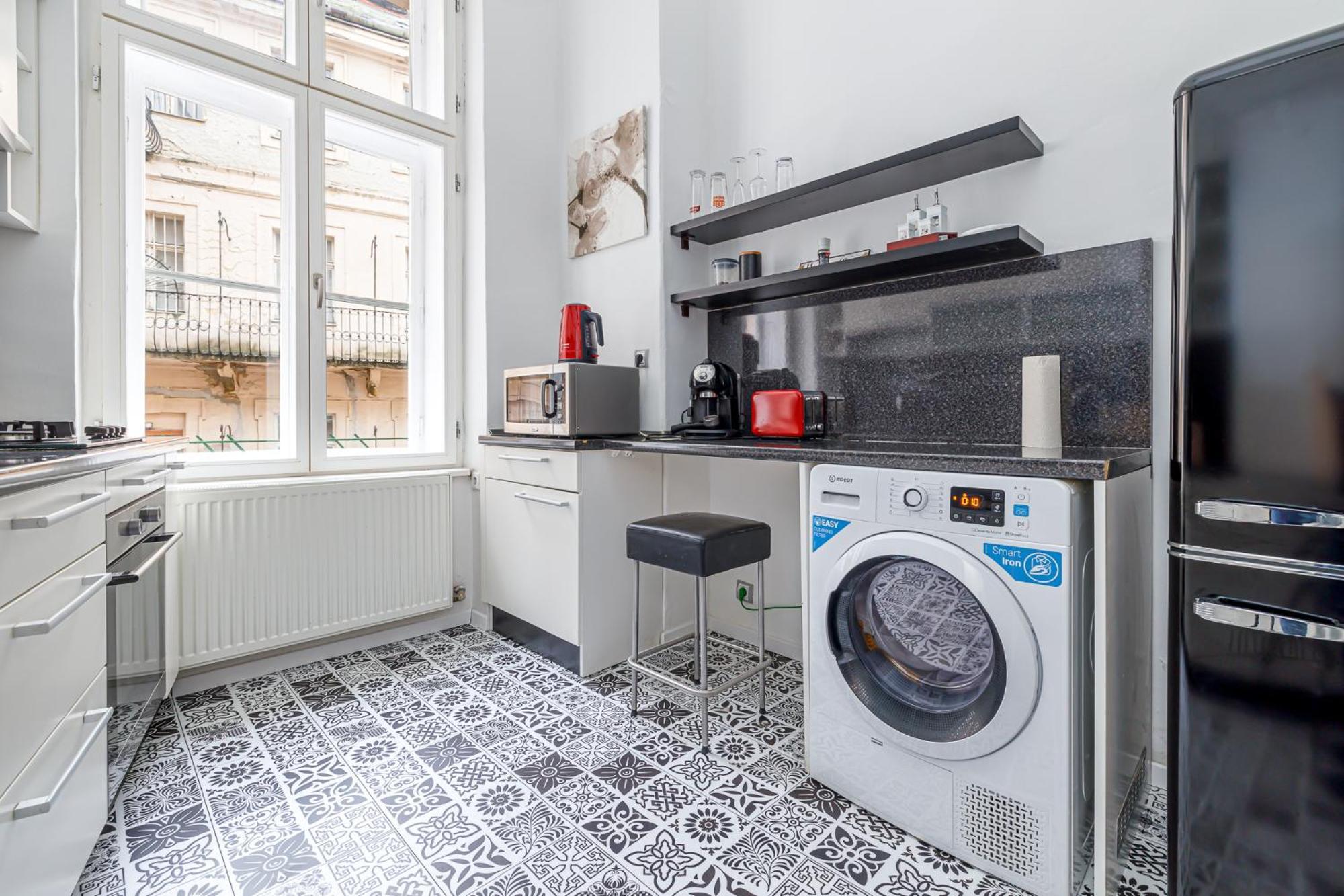 Newly Renovated Apartment In The Old Town Bratislava Bagian luar foto
